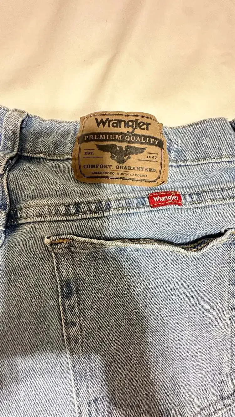 Wrangler Premium Quality Light Wash Straight Leg Denim Jeans Size 32x30